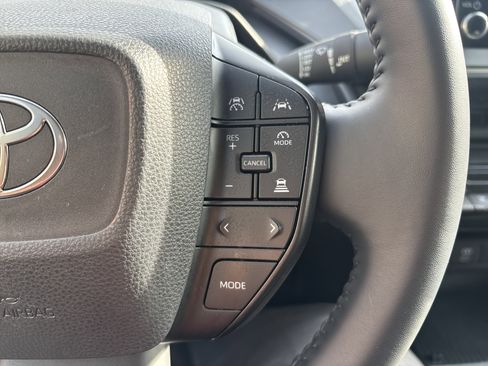 Used 2025 Toyota Prius LE image 20