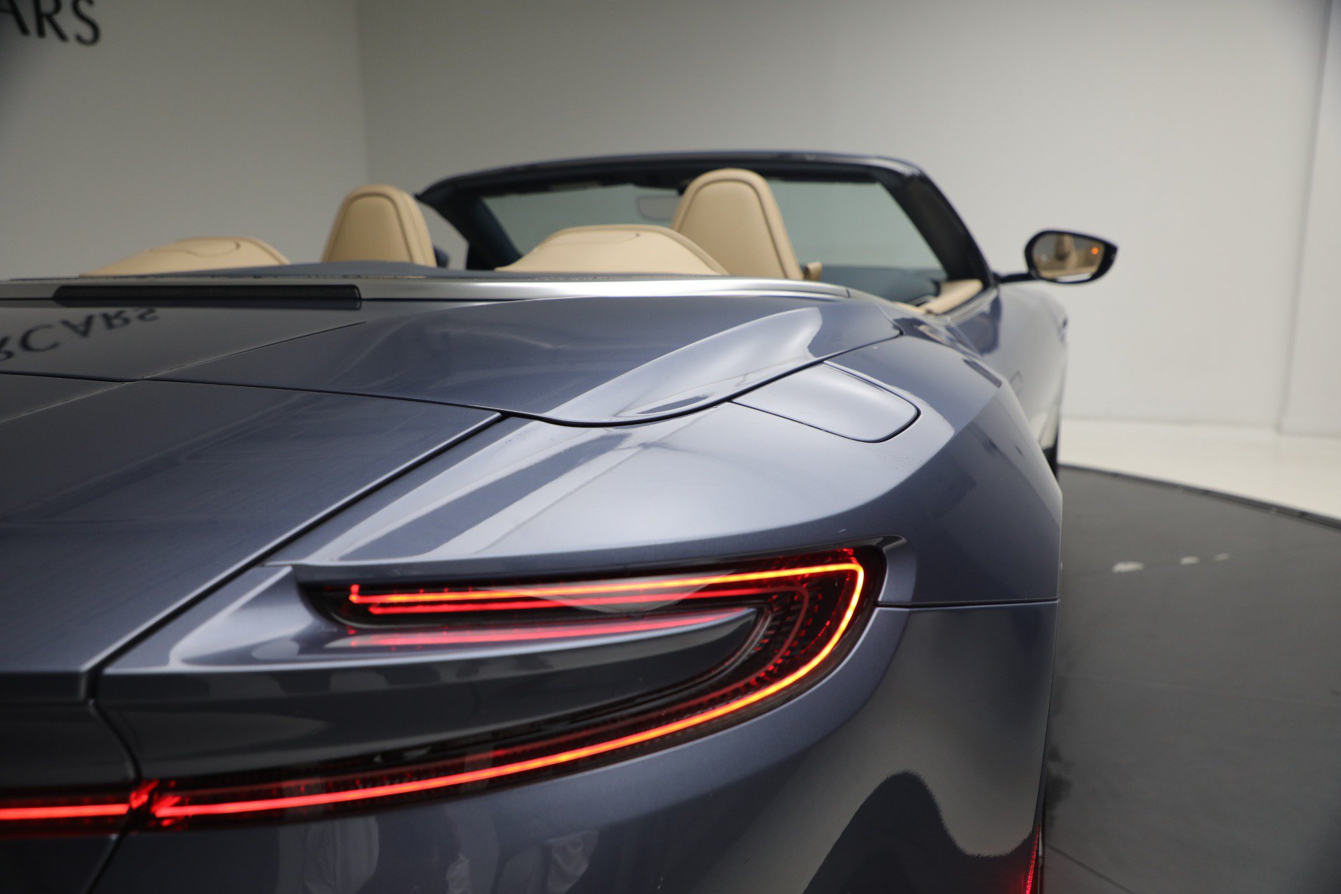 Used 2022 Aston Martin DB11 Volante RWD image 51