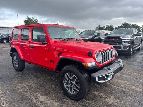 Used 2025 Jeep Wrangler Unlimited Sahara AWD/4WD image 1