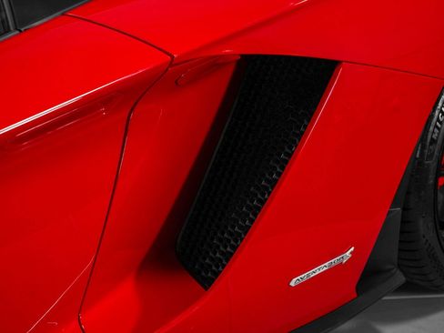 Used 2018 Lamborghini Aventador S image 18