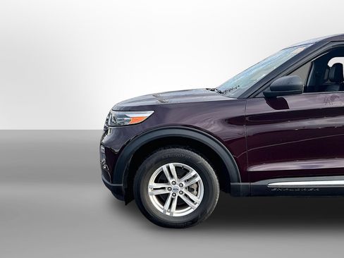 Used 2023 Ford Explorer XLT w/ Equipment Group 202A AWD/4WD image 3