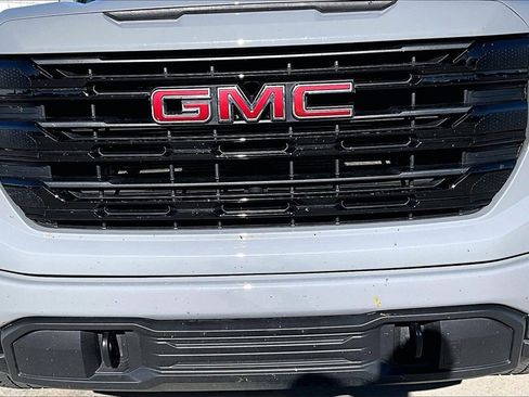 Used 2024 GMC Sierra 1500 Elevation image 30