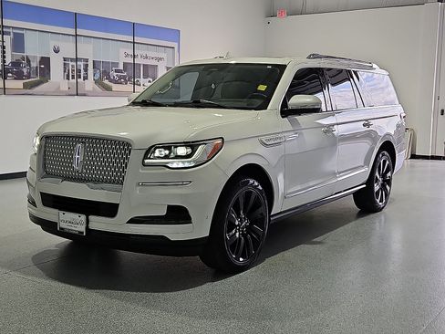 Used 2024 Lincoln Navigator L Reserve AWD/4WD image 4