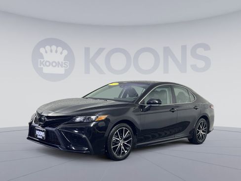Used 2023 Toyota Camry SE FWD image 1