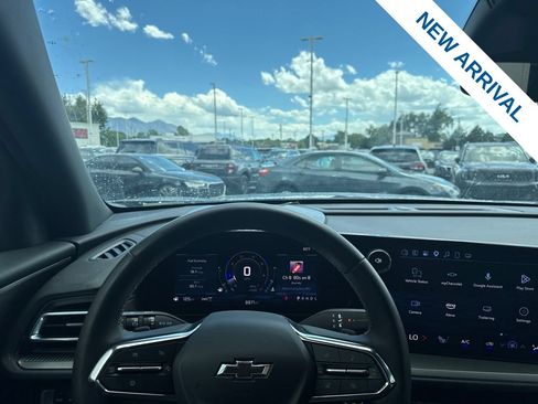 Used 2025 Chevrolet Traverse LT w/ Midnight/Sport Edition AWD/4WD image 21