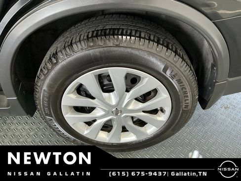 Used 2018 Nissan Rogue S FWD image 40