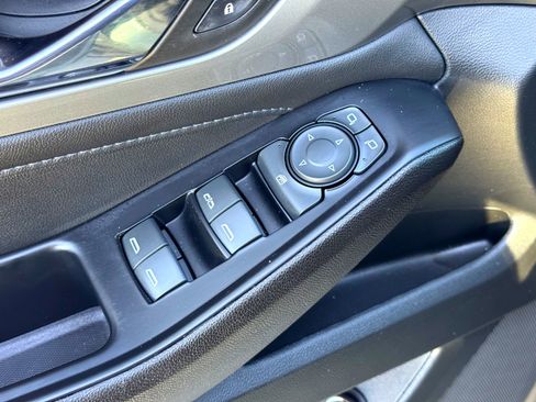 Used 2023 Chevrolet Traverse LT image 14