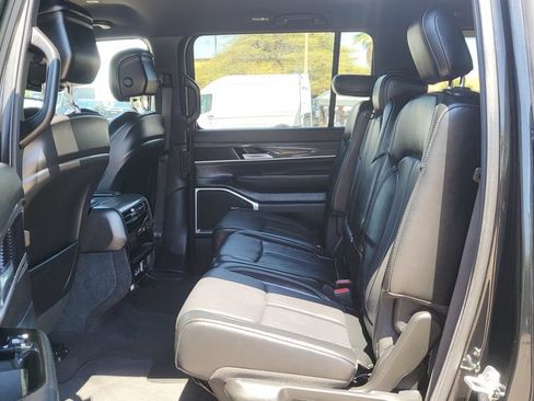 Used 2024 Jeep Wagoneer Series II w/ Flexible Seating Group AWD/4WD image 25