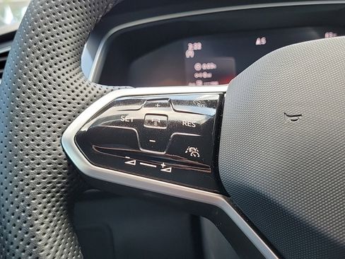 Used 2024 Volkswagen Tiguan SE R-Line FWD image 21