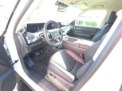 Used 2026 Nissan Armada SV image 12