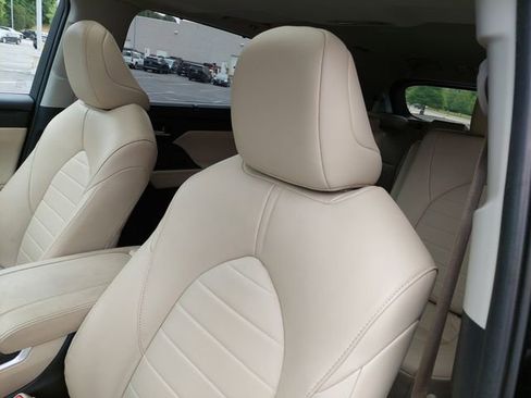 Used 2024 Toyota Highlander XLE FWD image 20