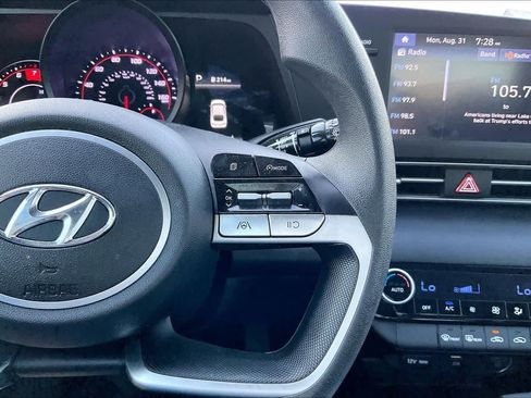 Used 2023 Hyundai Elantra SEL FWD image 22