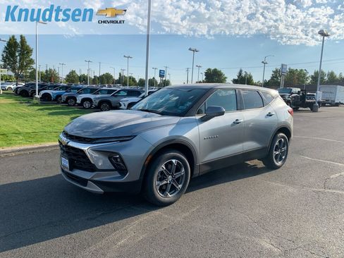 Used 2025 Chevrolet Blazer LT AWD/4WD image 3