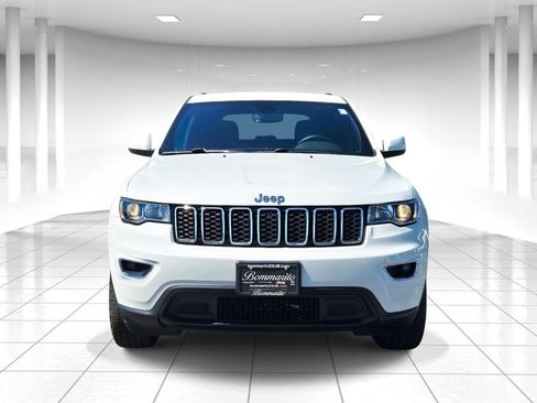 Certified 2022 Jeep Grand Cherokee Laredo X AWD/4WD image 8