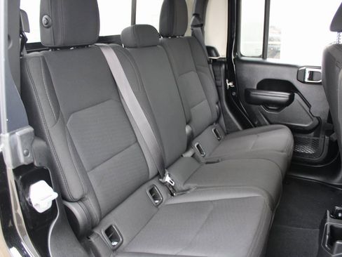 Used 2021 Jeep Gladiator Willys image 22