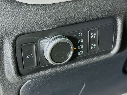 Used 2022 Ford Explorer XLT image 9