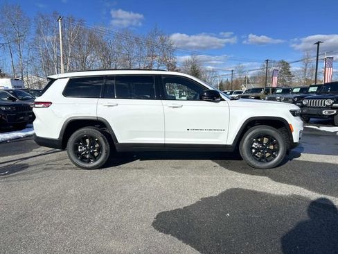 New 2025 Jeep Grand Cherokee L Altitude image 2