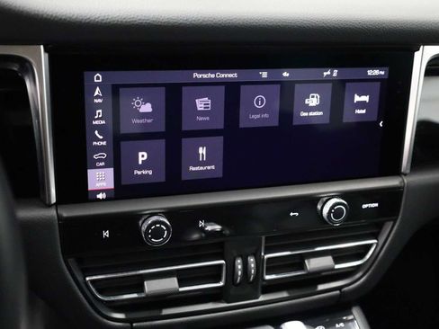 Certified 2024 Porsche Macan AWD/4WD image 32