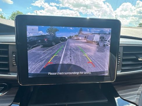Used 2023 Ford Explorer Limited w/ Equipment Group 301A AWD/4WD image 20