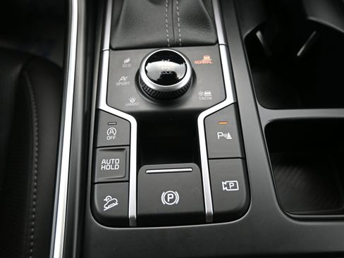 Used 2025 Kia Sorento S image 21