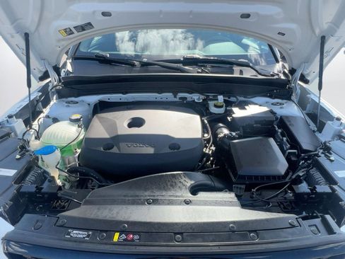 Used 2022 Volvo XC40 T5 R-Design image 29