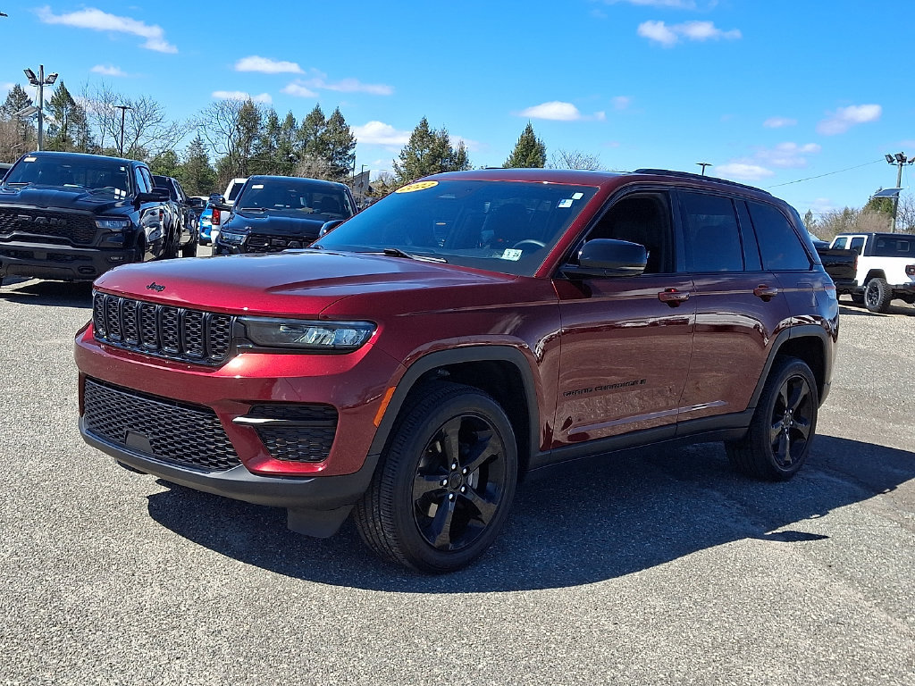 Used 2023 Jeep Grand Cherokee Altitude AWD/4WD image 6