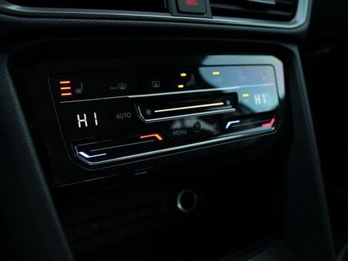 New 2026 Volkswagen Taos SE image 6