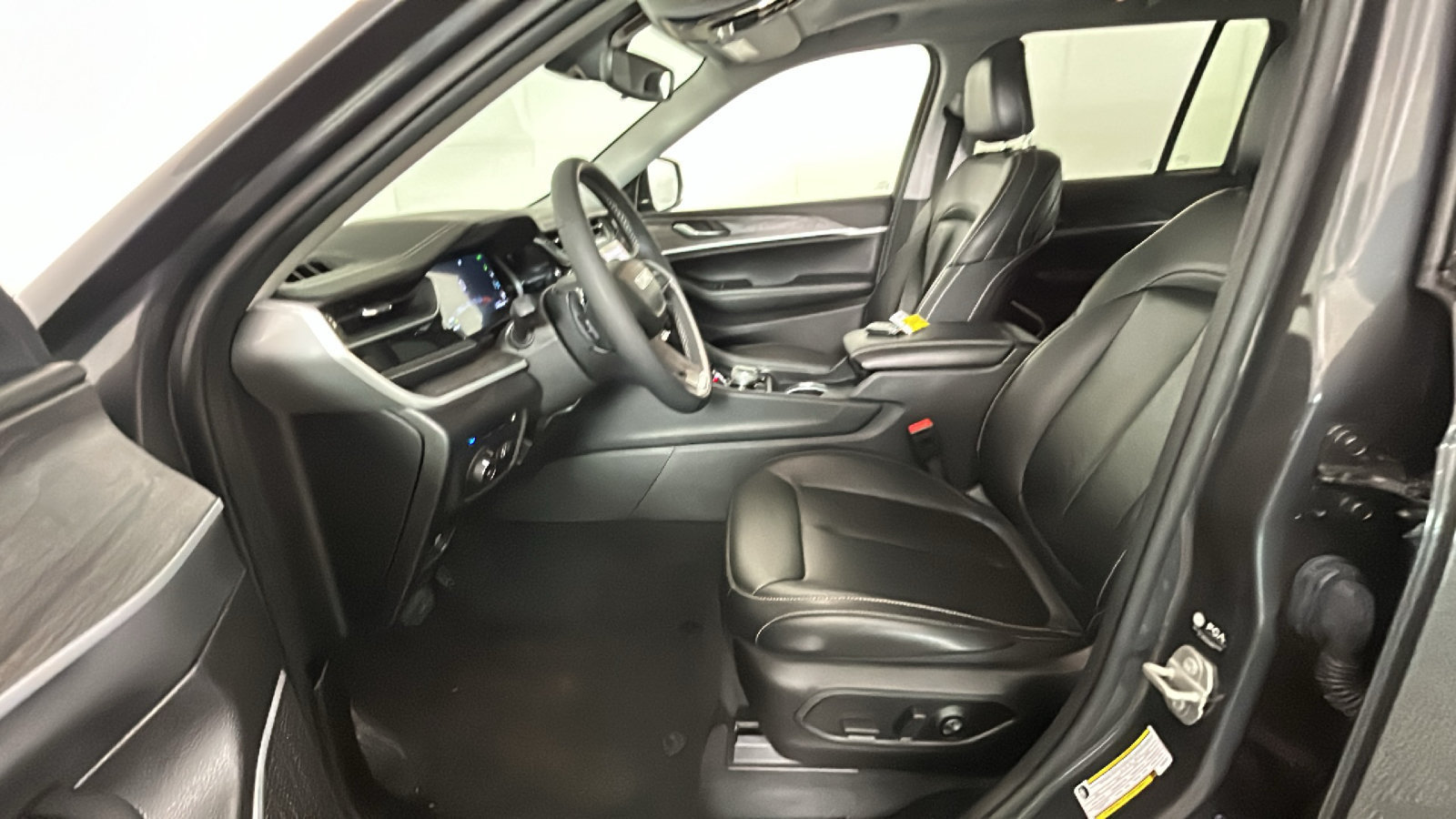 Used 2023 Jeep Grand Cherokee 4WD 4xe image 13