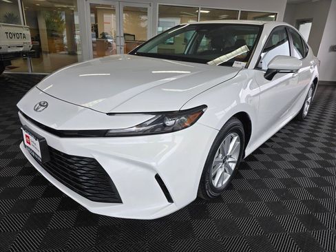 Used 2025 Toyota Camry LE FWD image 7