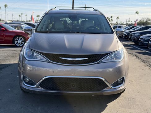 Used 2017 Chrysler Pacifica Limited image 9