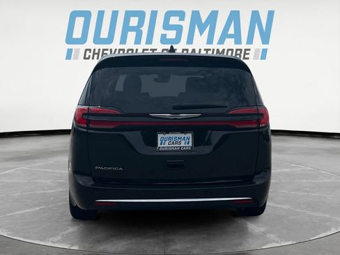 Used 2025 Chrysler Pacifica Select FWD image 5