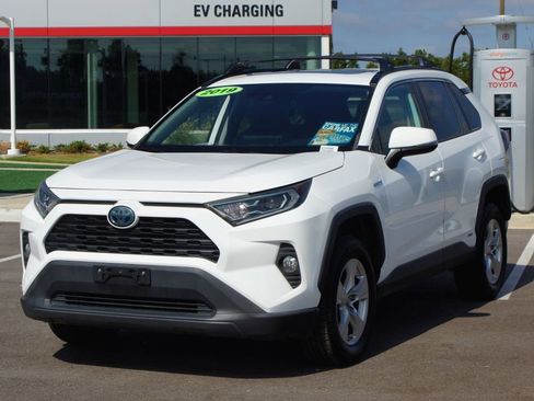 Used 2019 Toyota RAV4 XLE image 24