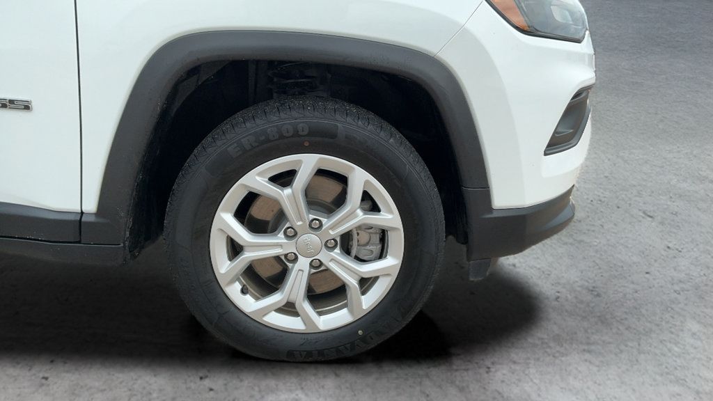 Used 2024 Jeep Compass Latitude AWD/4WD image 24
