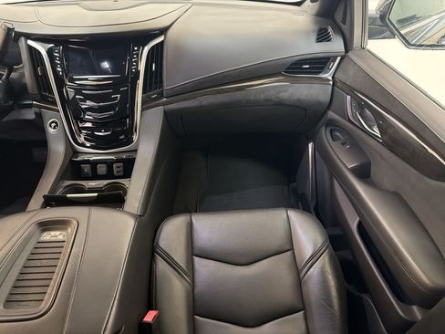 Used 2020 Cadillac Escalade Platinum RWD image 26