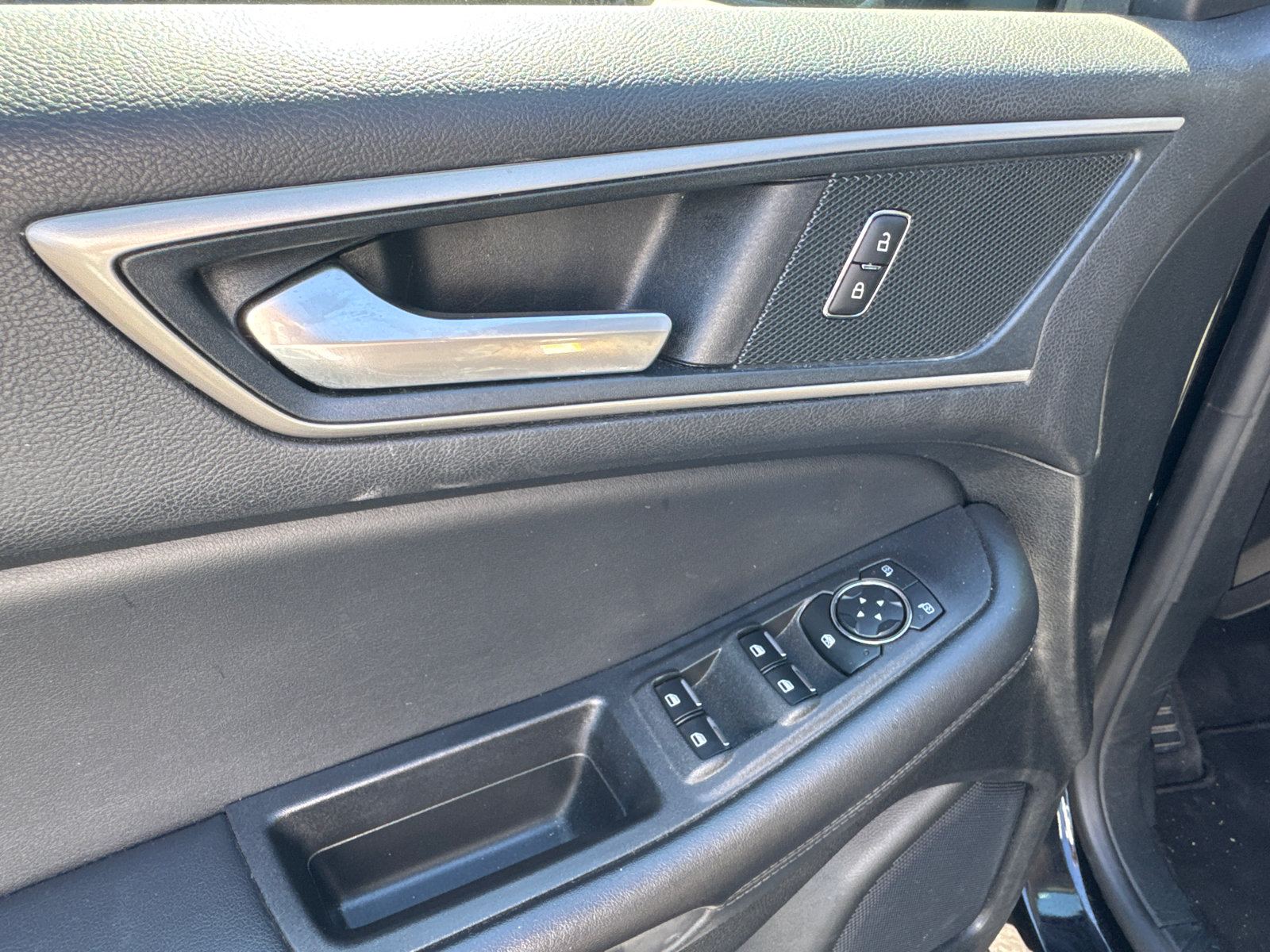 Used 2024 Ford Edge SEL AWD/4WD image 12