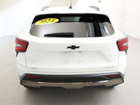 Used 2024 Chevrolet Trax ACTIV w/ Sunroof Package FWD image 8