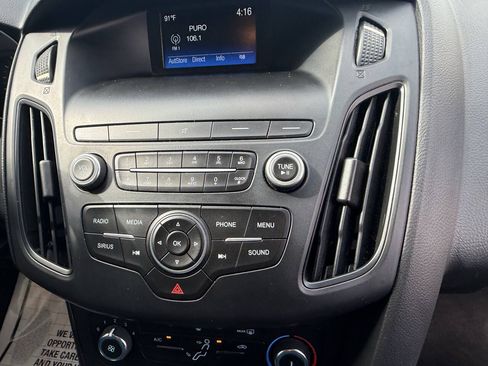 Used 2018 Ford Focus SE FWD image 25