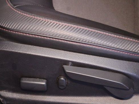 Used 2017 GMC Canyon SLE image 16