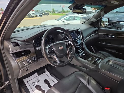 Used 2017 Cadillac Escalade Platinum AWD/4WD image 22