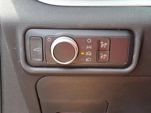 Used 2020 Ford Explorer XLT w/ Comfort Package AWD/4WD image 15