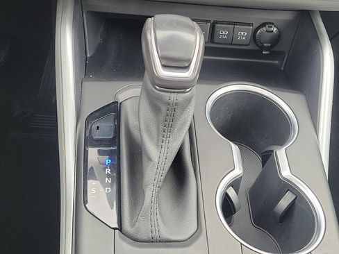 Used 2020 Toyota Highlander XLE image 28