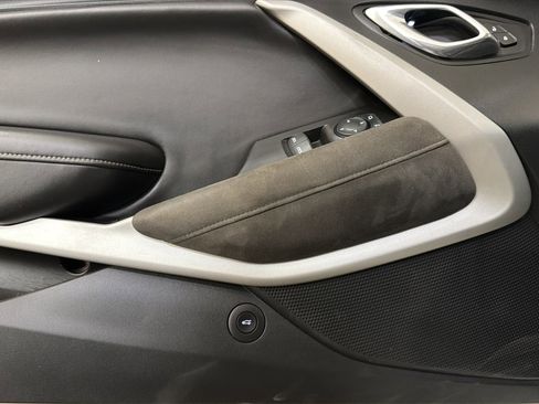 Used 2018 Chevrolet Camaro SS image 21