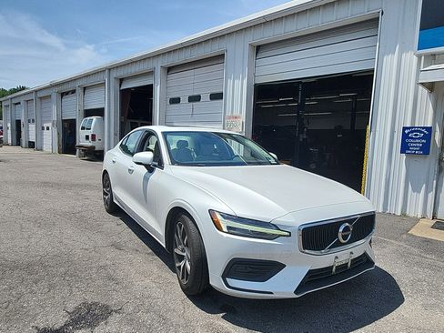 Used 2020 Volvo S60 T5 Momentum FWD image 7