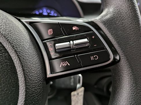 Certified 2022 Kia Forte LXS image 17