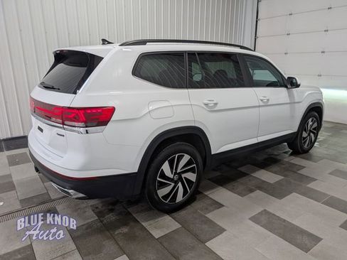 Used 2025 Volkswagen Atlas SE AWD/4WD image 4