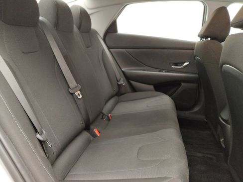 Used 2025 Hyundai Elantra SE FWD image 19