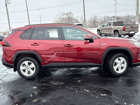 Used 2019 Toyota RAV4 LE image 10