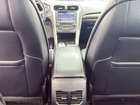 Used 2017 Ford Fusion SE w/ Fusion SE Technology Package FWD image 26