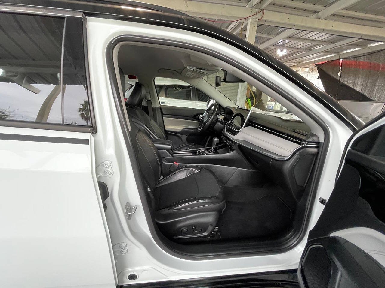 Used 2022 Jeep Compass Limited w/ Elite Group AWD/4WD image 17