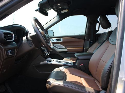 Used 2022 Ford Explorer King Ranch w/ Premium Technology Package RWD image 24